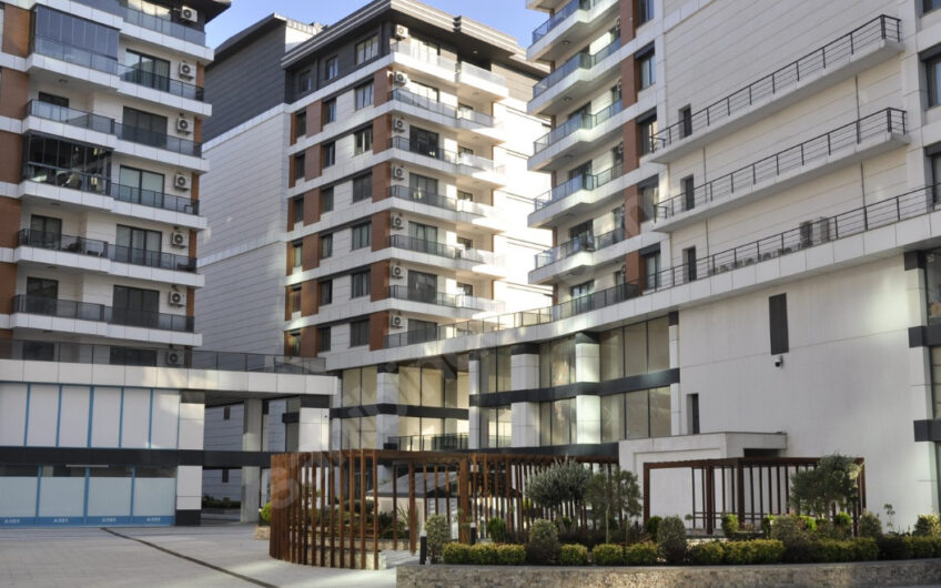 Istanbul Beylikduzu apartments in a large complex surrounded by universities and shopping malls