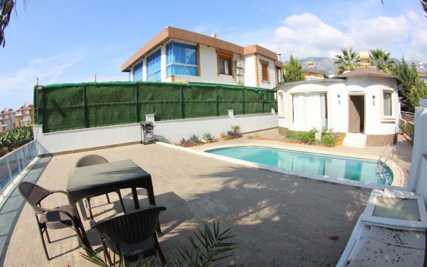 Villa with detached pool for sale in Mahmutlar