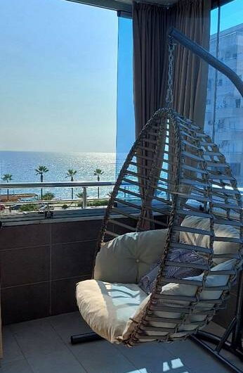 2+1 seafront fully furnished apartment for sale in Mahmutlar