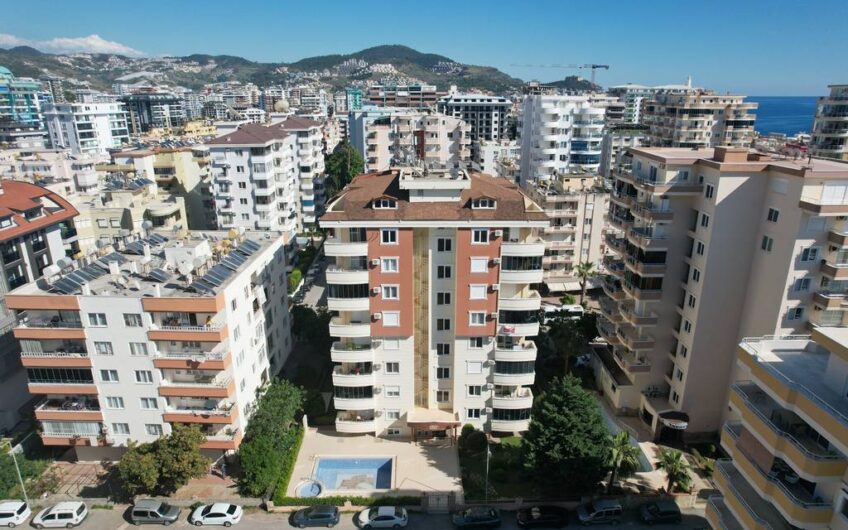 2+1 luxury apartment with sea view in Mahmutlar