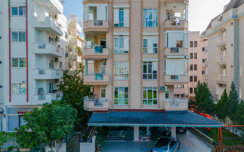 2+1 Flat in Cumhuriyet District Alaiye Apartment