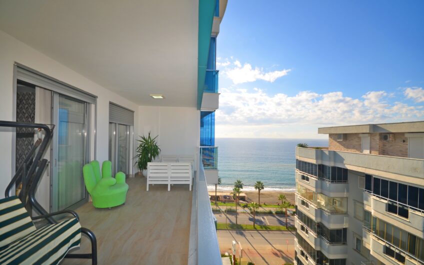 Luxurious seafront excellent apartment