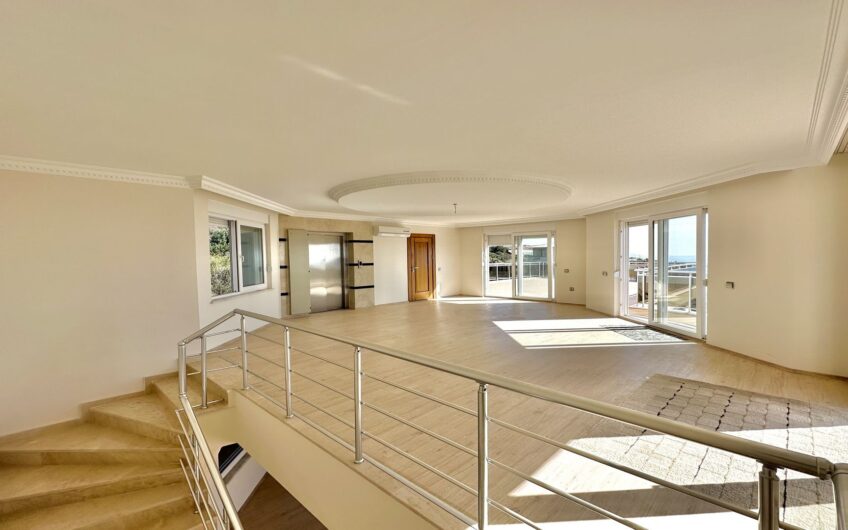 LYXVILLA MED FULL HAVS- OCH SLOTTSUTSIKTER I ALANYA, TURKIET