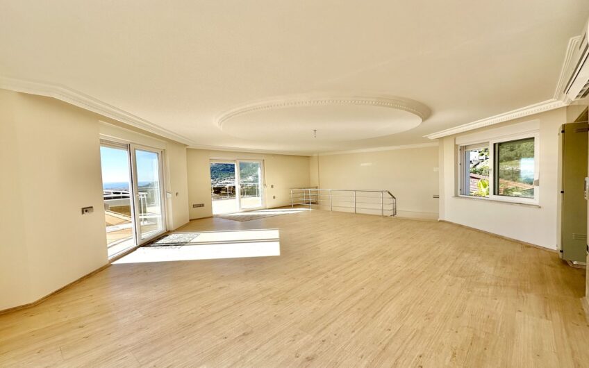 LYXVILLA MED FULL HAVS- OCH SLOTTSUTSIKTER I ALANYA, TURKIET