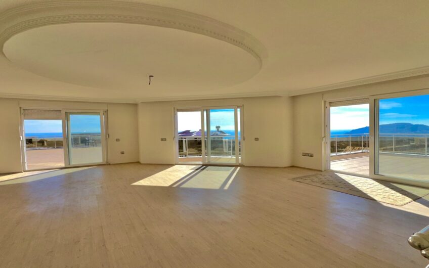 LYXVILLA MED FULL HAVS- OCH SLOTTSUTSIKTER I ALANYA, TURKIET