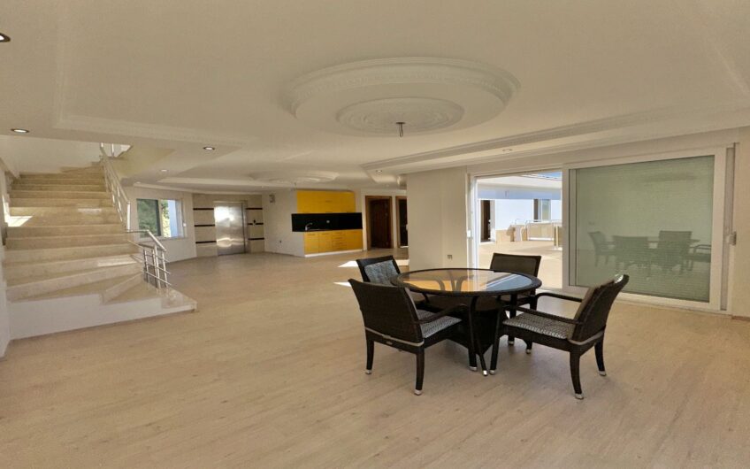 LYXVILLA MED FULL HAVS- OCH SLOTTSUTSIKTER I ALANYA, TURKIET