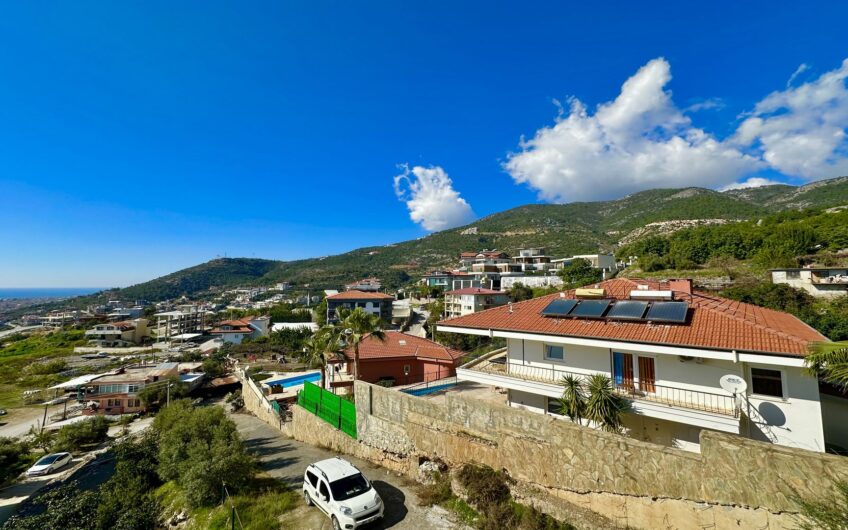 LYXVILLA MED FULL HAVS- OCH SLOTTSUTSIKTER I ALANYA, TURKIET