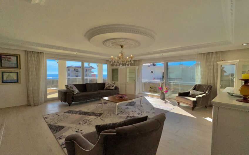 LYXVILLA MED FULL HAVS- OCH SLOTTSUTSIKTER I ALANYA, TURKIET