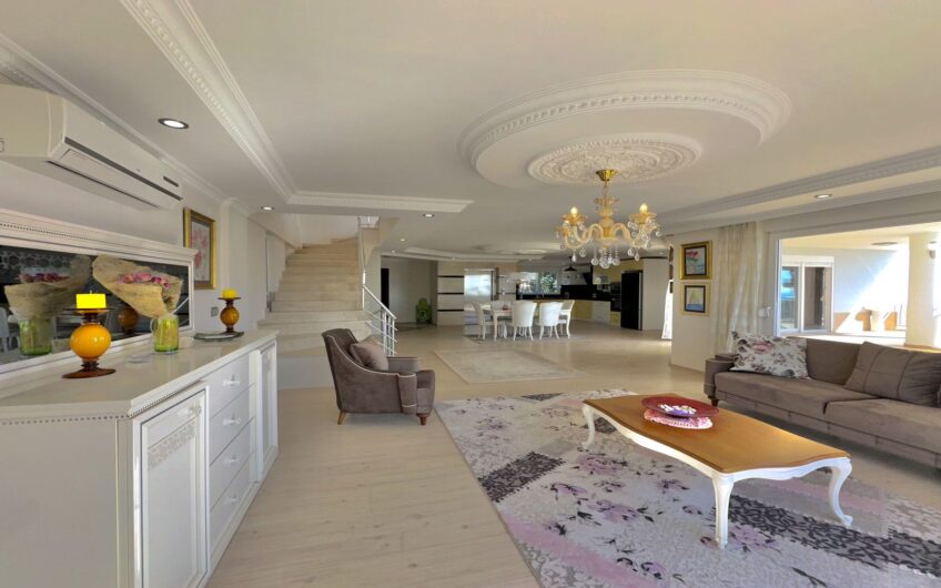 LYXVILLA MED FULL HAVS- OCH SLOTTSUTSIKTER I ALANYA, TURKIET