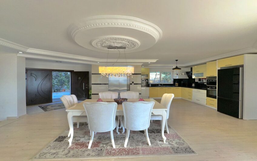 LYXVILLA MED FULL HAVS- OCH SLOTTSUTSIKTER I ALANYA, TURKIET