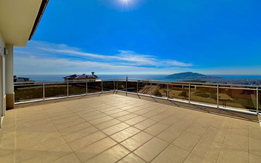 LYXVILLA MED FULL HAVS- OCH SLOTTSUTSIKTER I ALANYA, TURKIET