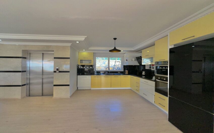 LYXVILLA MED FULL HAVS- OCH SLOTTSUTSIKTER I ALANYA, TURKIET