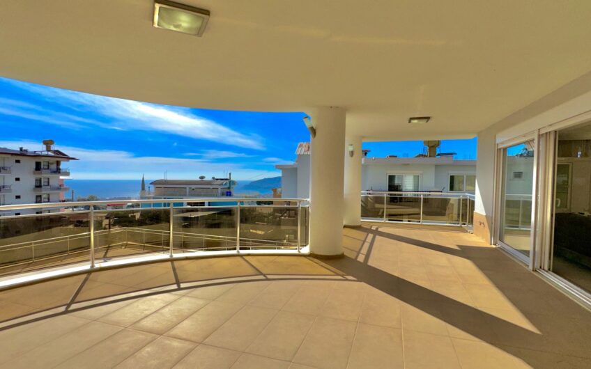 LYXVILLA MED FULL HAVS- OCH SLOTTSUTSIKTER I ALANYA, TURKIET