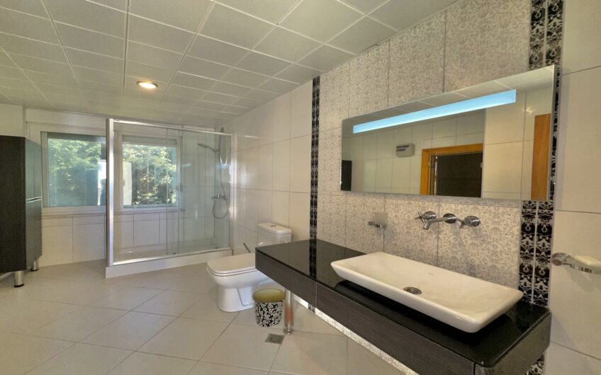 LYXVILLA MED FULL HAVS- OCH SLOTTSUTSIKTER I ALANYA, TURKIET