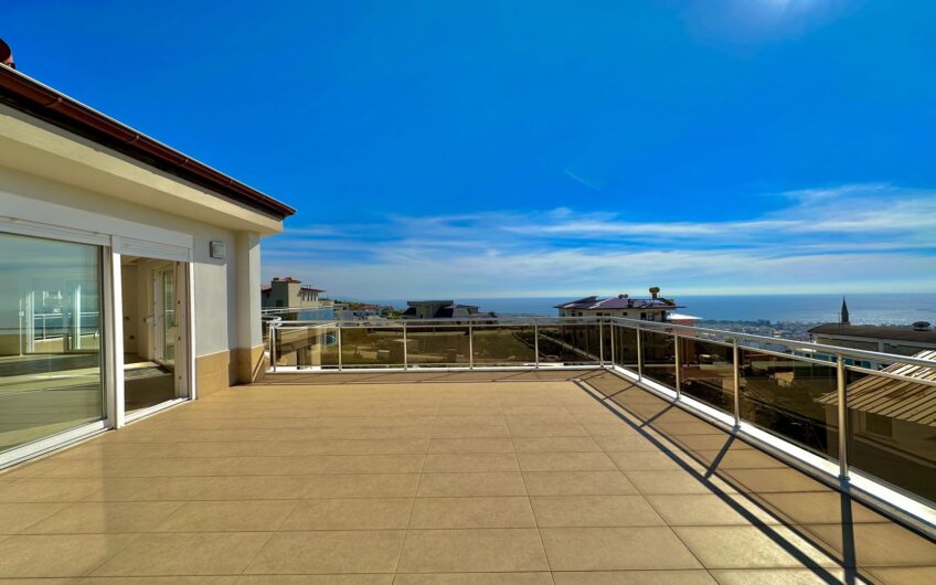 LYXVILLA MED FULL HAVS- OCH SLOTTSUTSIKTER I ALANYA, TURKIET