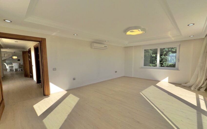 LYXVILLA MED FULL HAVS- OCH SLOTTSUTSIKTER I ALANYA, TURKIET