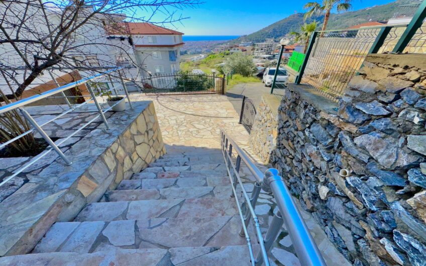 LYXVILLA MED FULL HAVS- OCH SLOTTSUTSIKTER I ALANYA, TURKIET
