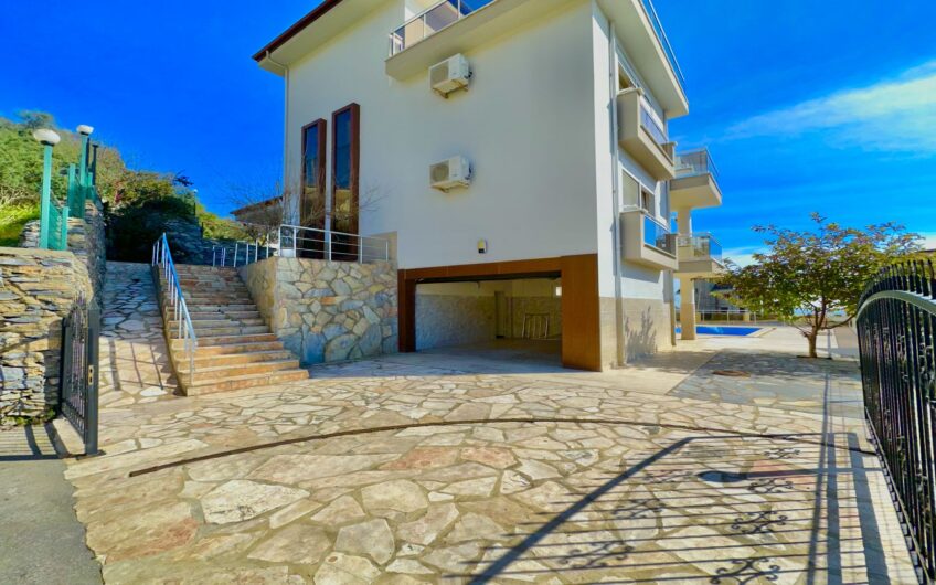 LYXVILLA MED FULL HAVS- OCH SLOTTSUTSIKTER I ALANYA, TURKIET