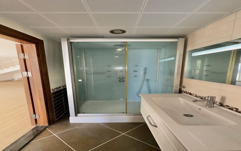 LYXVILLA MED FULL HAVS- OCH SLOTTSUTSIKTER I ALANYA, TURKIET