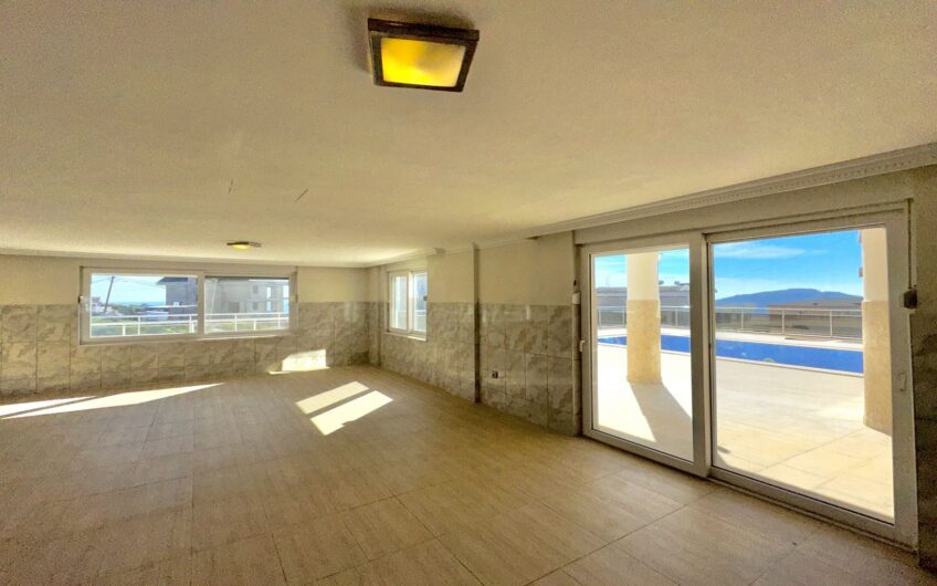 LYXVILLA MED FULL HAVS- OCH SLOTTSUTSIKTER I ALANYA, TURKIET