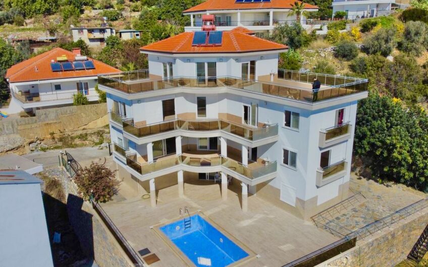 LYXVILLA MED FULL HAVS- OCH SLOTTSUTSIKTER I ALANYA, TURKIET