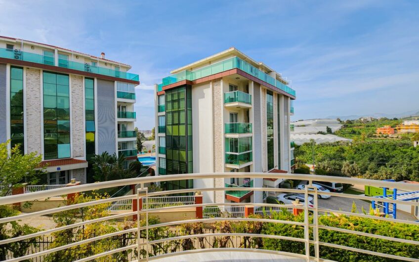 Срочно продается отдельно стоящая вилла в жилом комплексе в Карджичаке, Алания – инвестиционная возможность.