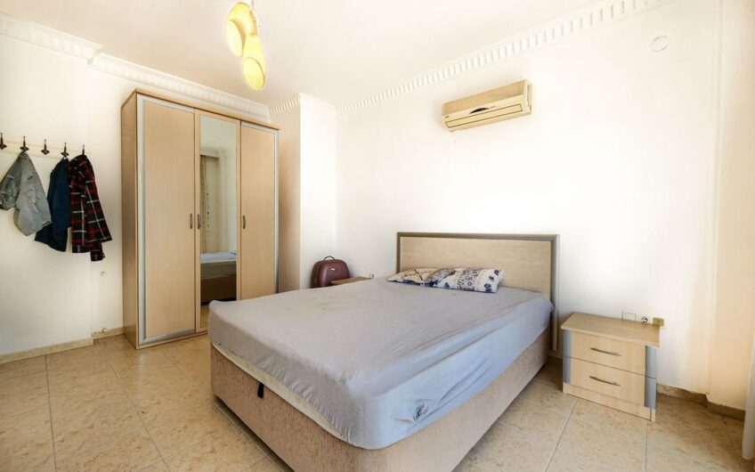 Срочно продается отдельно стоящая вилла в жилом комплексе в Карджичаке, Алания – инвестиционная возможность.