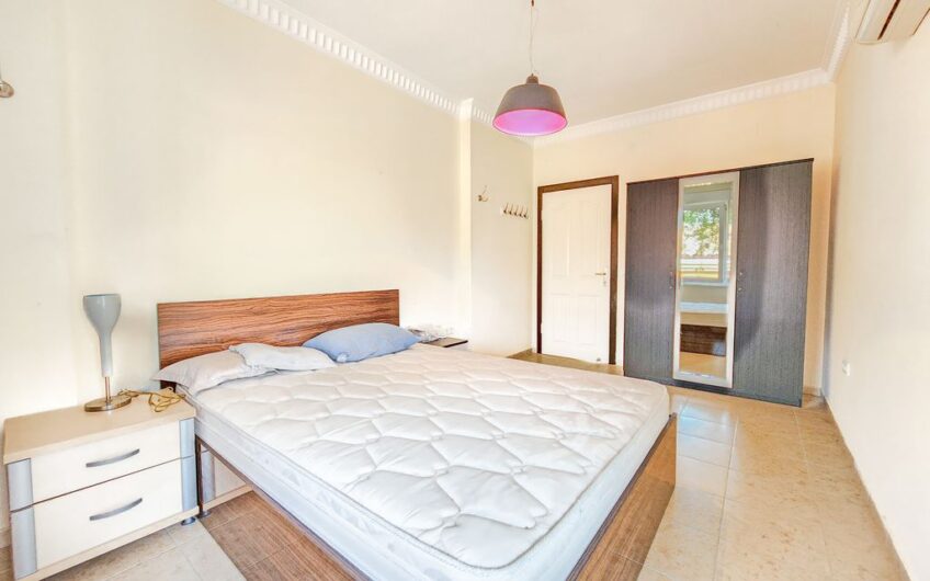 Срочно продается отдельно стоящая вилла в жилом комплексе в Карджичаке, Алания – инвестиционная возможность.