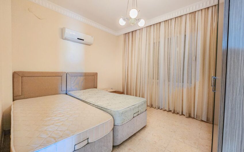 Срочно продается отдельно стоящая вилла в жилом комплексе в Карджичаке, Алания – инвестиционная возможность.