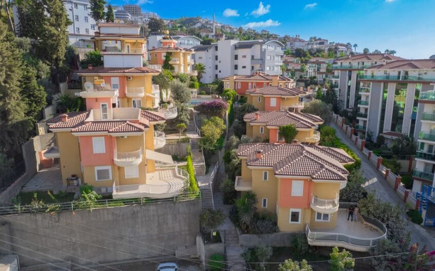 Срочно продается отдельно стоящая вилла в жилом комплексе в Карджичаке, Алания – инвестиционная возможность.