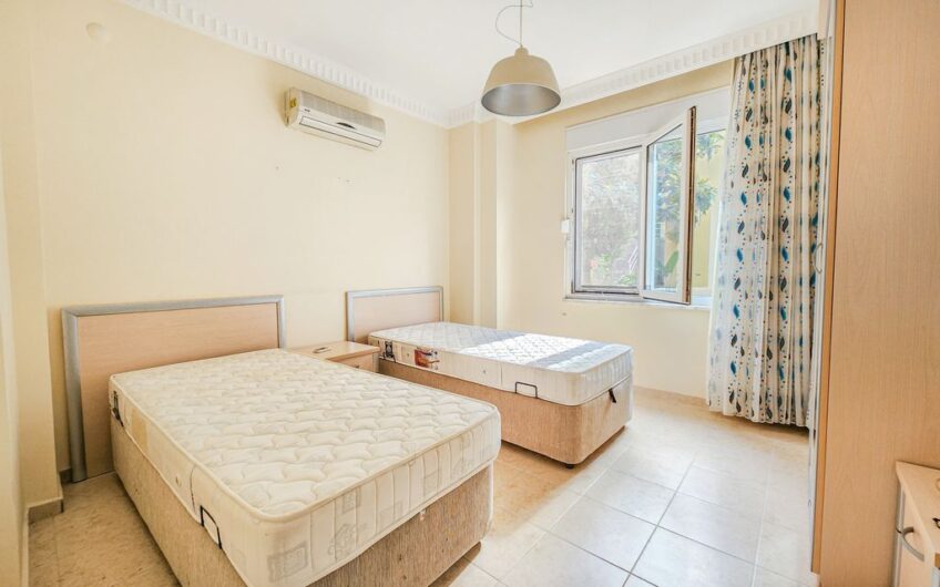 Срочно продается отдельно стоящая вилла в жилом комплексе в Карджичаке, Алания – инвестиционная возможность.