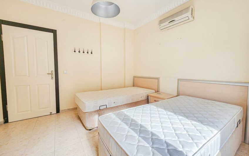 Срочно продается отдельно стоящая вилла в жилом комплексе в Карджичаке, Алания – инвестиционная возможность.