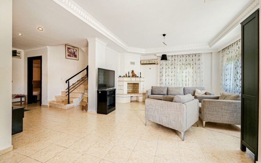 Срочно продается отдельно стоящая вилла в жилом комплексе в Карджичаке, Алания – инвестиционная возможность.