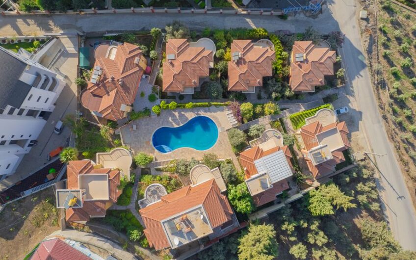 Срочно продается отдельно стоящая вилла в жилом комплексе в Карджичаке, Алания – инвестиционная возможность.