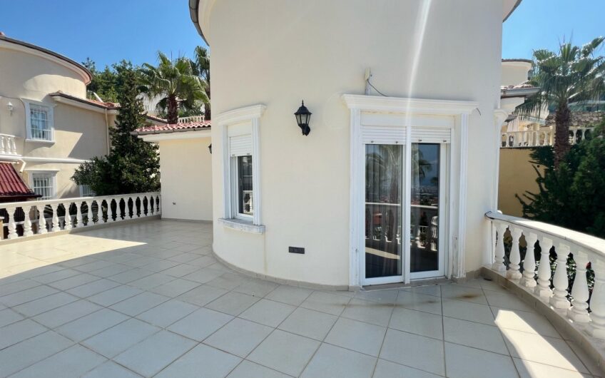 Luxury Detached Villa with Panoramic Sea and Castle Views in Kargıcak, Alanya